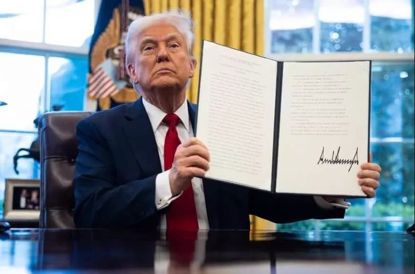 Trump njofton tarifa 25 për qind për makinat e importuara në SHBA