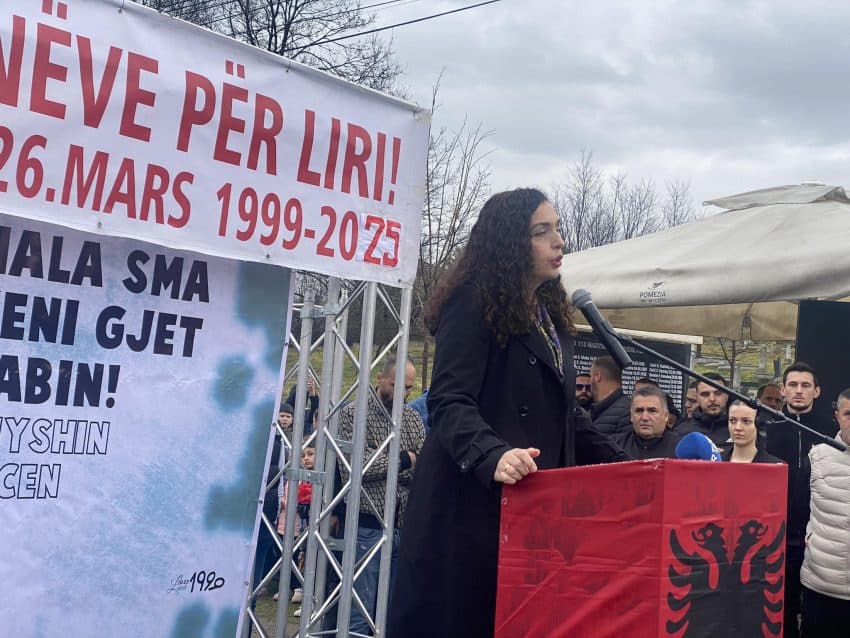 Presidentja Osmani në Krushë të Vogël: Më 1999 një fshat i tërë u kthye në një varrezë