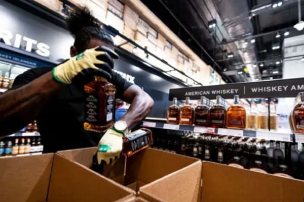 ​Jack Daniels kritikon vendimin e Kanadasë për të hequr alkoolin amerikan