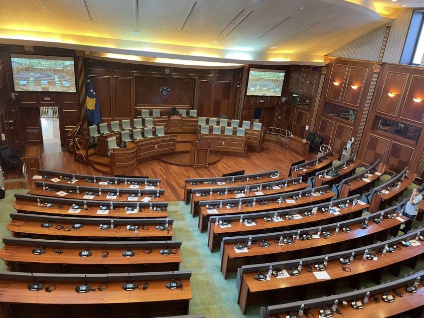 VV-ja 48 deputetë: Si do të ndahen ulëset në Kuvend me këtë trend të votave nga diaspora?