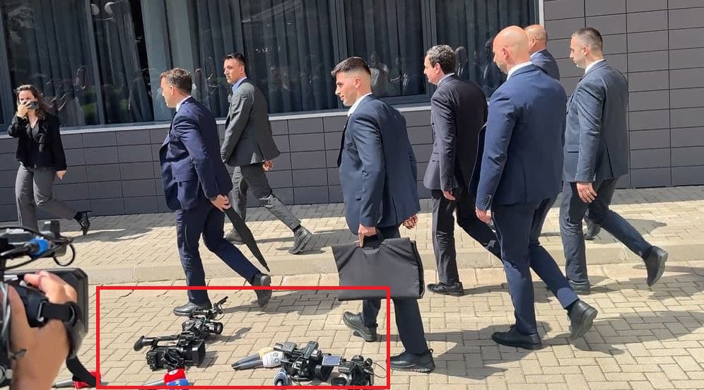 Mikrofonët në tokë, mediat reagojnë ndaj heshtjes së vazhdueshme të Kurtit