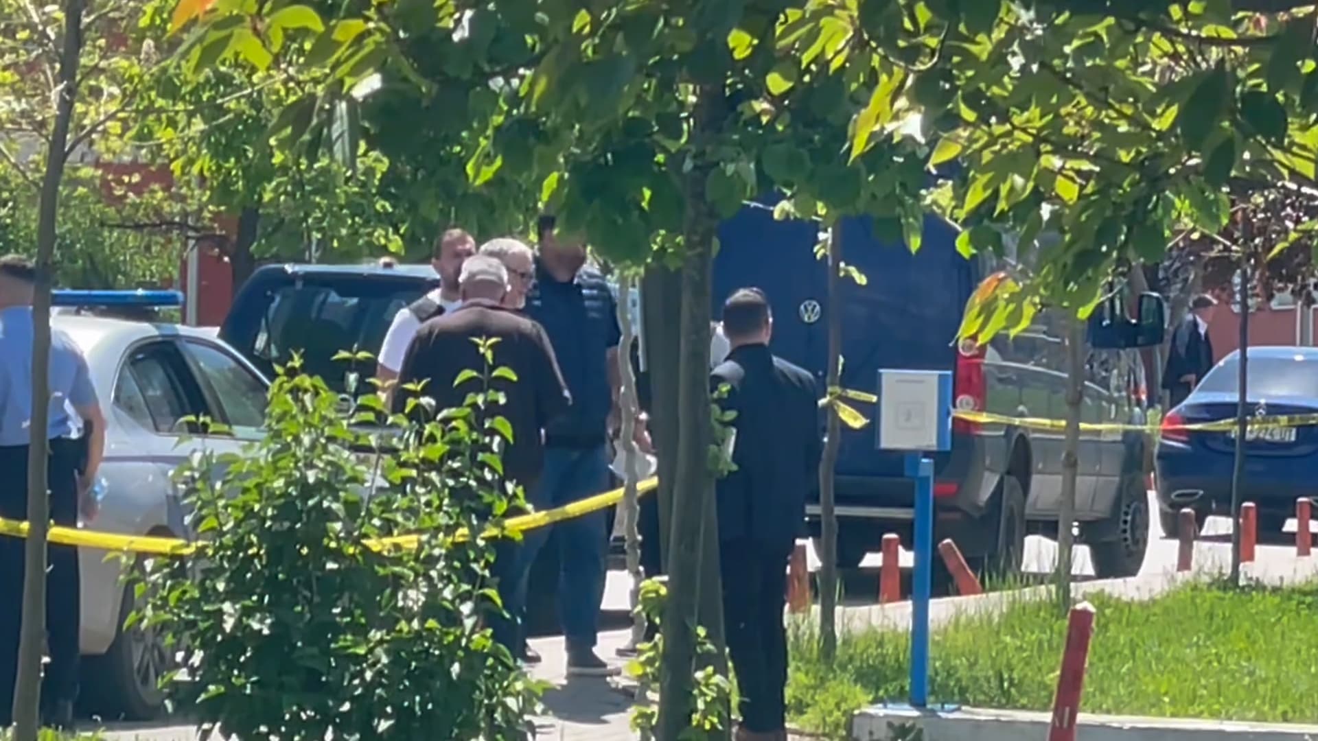 Ministri në detyrë Vitia viziton QKUK-në, pas dëmtimit të veturës së u.d. të drejtorit