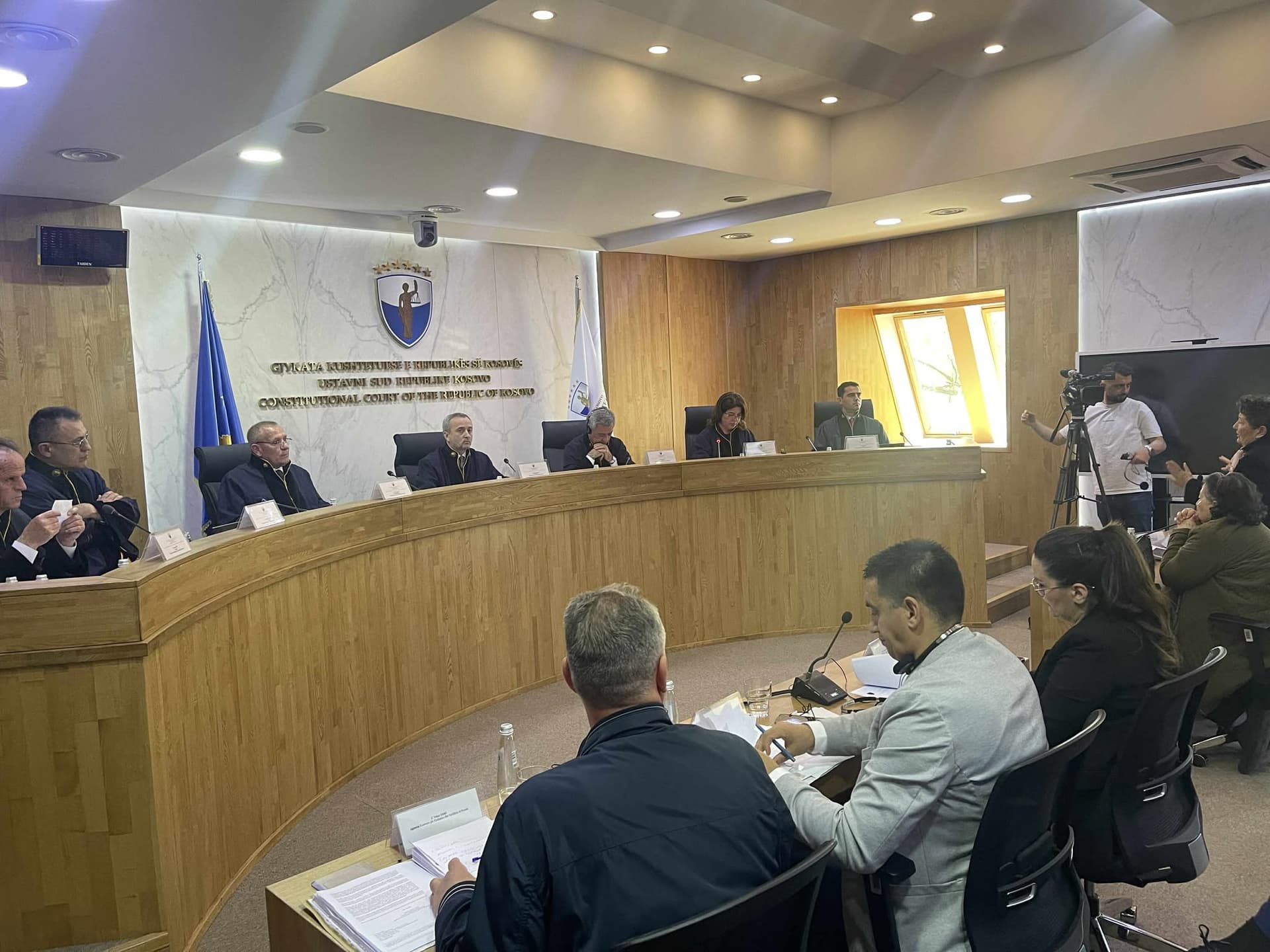 Seancë dëgjimore publike në Kushtetuese, kontest pronësor për një parcelë në qendër të kryeqytetit