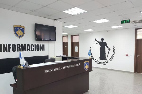 Aktakuzë kundër dy të pandehurve për rrëmbim në Pejë
