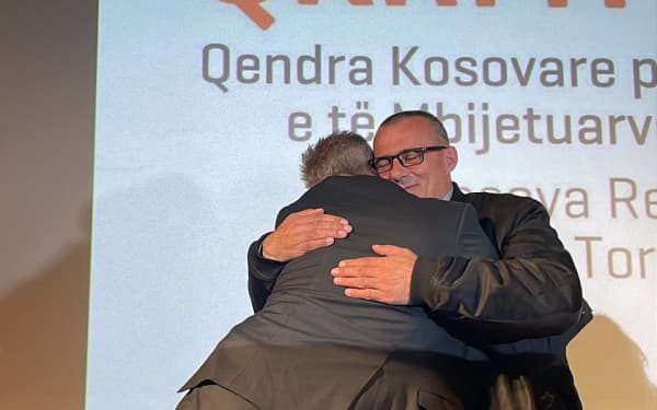 ​Rrëfimi publik i të mbijetuarit të dhunës seksuale gjatë luftës: Policia serbe janë turpi, jo ne