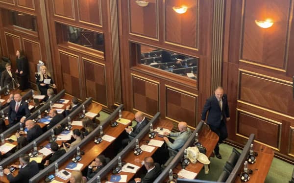 ​Haradinaj e Limaj nuk u përshëndeten në seancë
