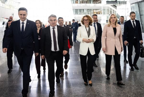 ​NATO riafirmon sigurinë ndaj Bosnjës dhe Hercegovinës dhe marrëveshjen e Paqes të Dejtonit
