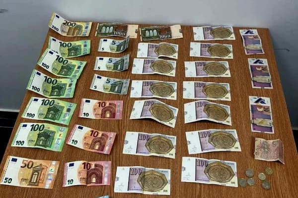 ​Qytetari dorëzon në polici një portofol të gjetur me para dhe dokumente