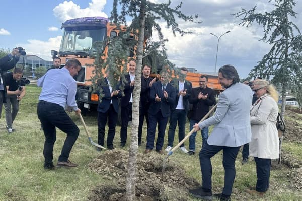 Obiliqi shënon Ditën e Tokës me disa aktivitete për gjelbërimin e disa hapësirave publike