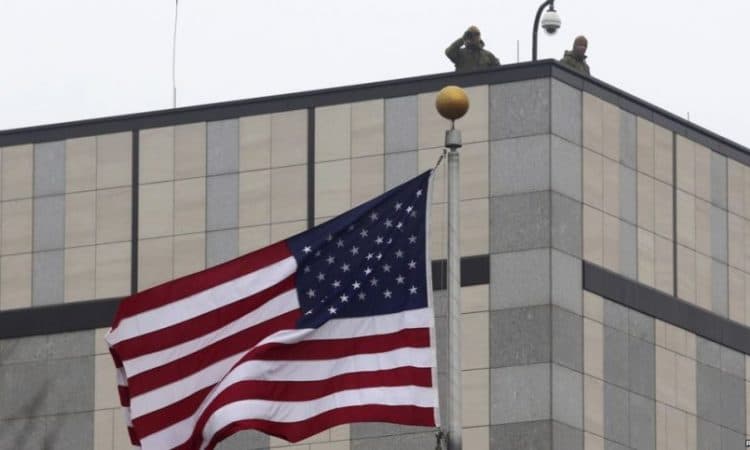 Ambasada amerikane uron Pashkët për të gjithë kosovarët që festojnë