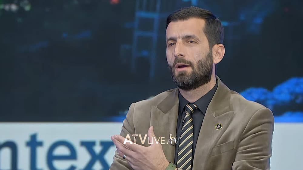 Demhasaj: Pse duhet të ulet LDK e PDK me dikë që i ka quajtur ‘hajvana’