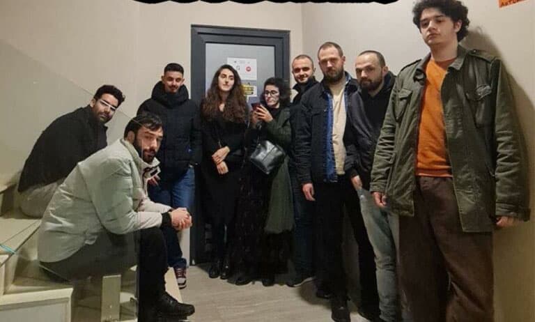 “Asnji cent ma shumë”, aktivistët bllokojnë zyrat e ZRrE-së