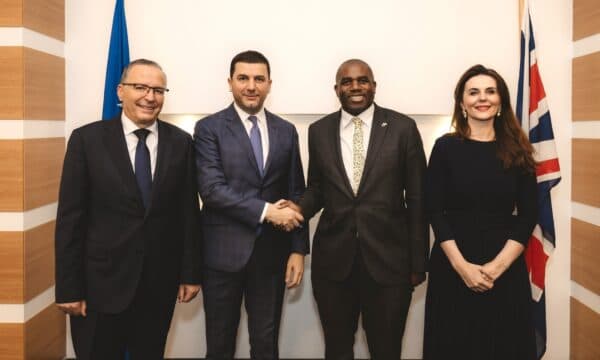 Hargreaves tregon çka foli Sekretari Lammy me opozitarët