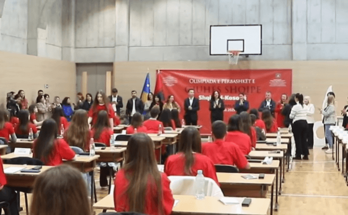 Mbi 16 mijë nxënës nga Shqipëria dhe Kosova në olimpiadën e përbashkët të gjuhës shqipe