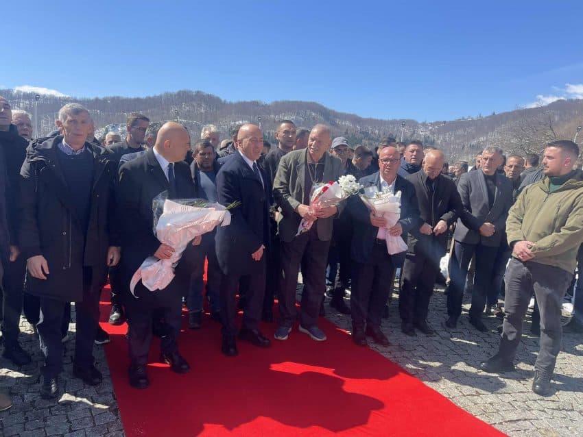 Haradinaj bëri homazhe në Koshare: Heronj që bënë historinë, thyen kufirin shqiptaro-shqiptar