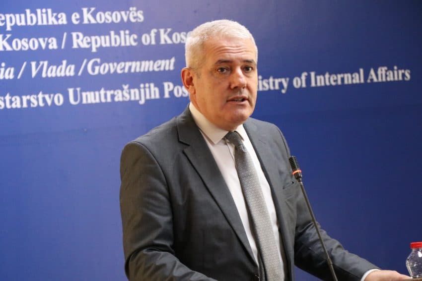 Në mungesë të Sveçlës dhe Pacollit, dështon seanca për hedhjen e gazit lotsjellës në Kuvend