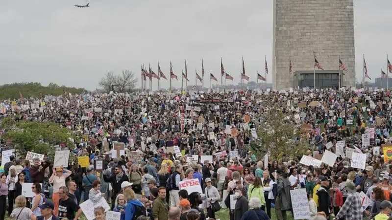 Pamje nga protestat masive kundër Trumpit