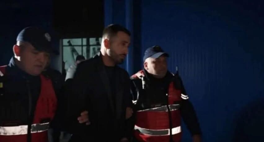 Policia liron Jozin pasi e goditi shuplakë Gjestin gjatë spektaklit LIVE në BBVA
