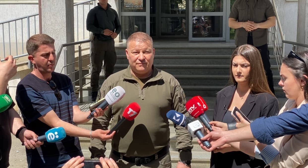 Drejtori i Policisë: Konfiskimi i armës zyrtare të një polici u bë për verifikim nëse u përdor në vrasje