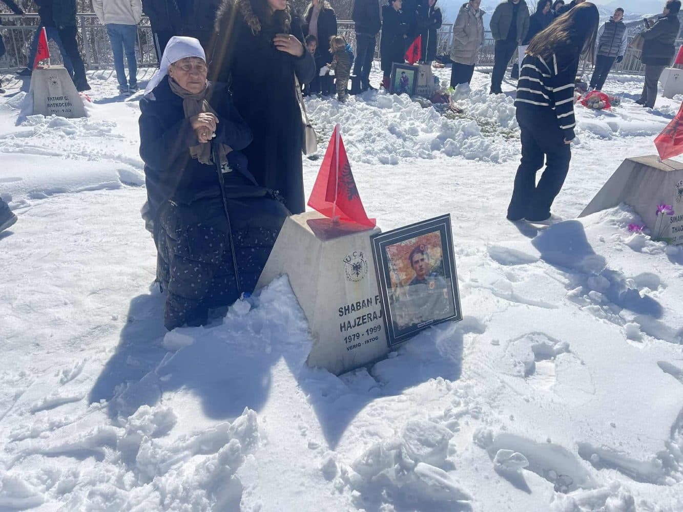 Familjarët rikujtojnë heroizmin e dëshmorëve në Koshare, dhimbjen e mbajnë në zemër