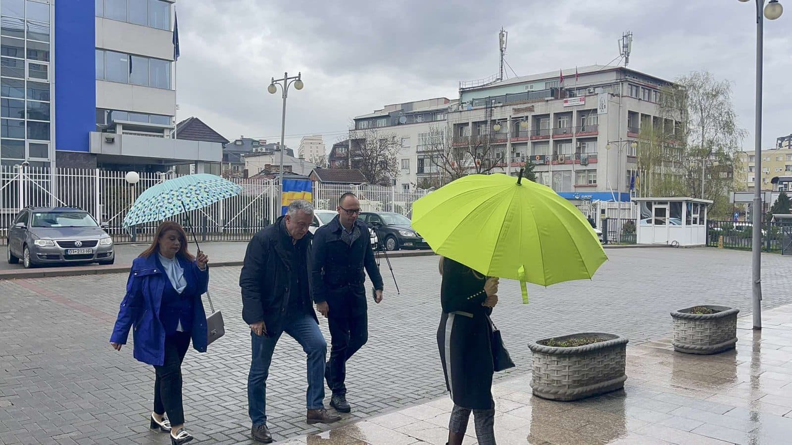 Deputetët e Listës Serbe mbërritën në Kuvend për regjistrim
