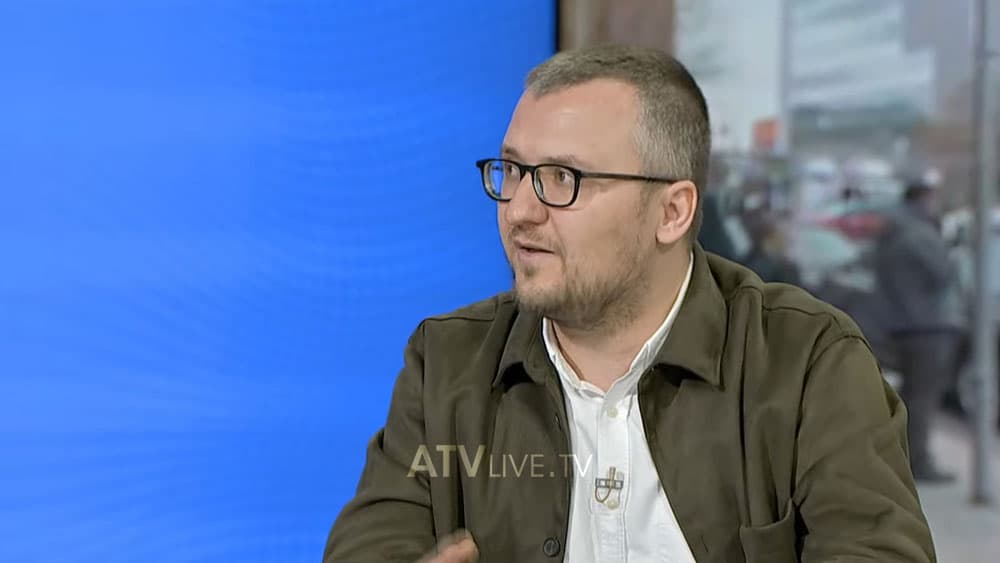 “Është një pozitë që duhet të negociohet” – Jakaj komenton deklaratën e Konjufcës për kryetarin e Kuvendit