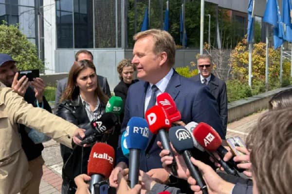 Deklarimi i Sorensenit pas takimit me Bislimin
