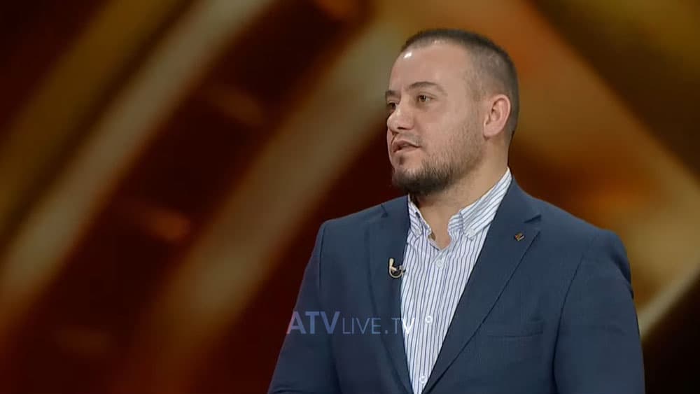 Lladrovci: Kushtetuta e lejon që deputetët e partive opozitare të votojnë qeverinë