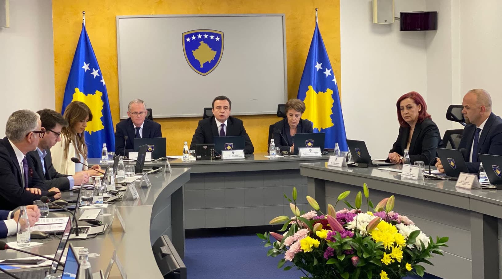 Qeveria në detyrë miratoi një huamarrje për Telekomin