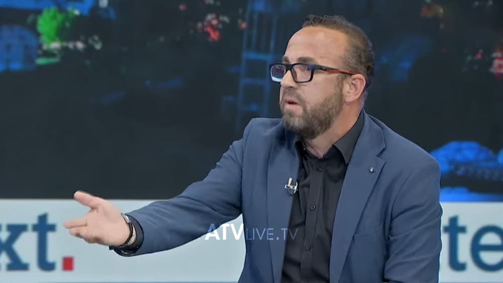 Dakaj: Kosova në krizë politike dhe pa aleatë ndërkombëtarë