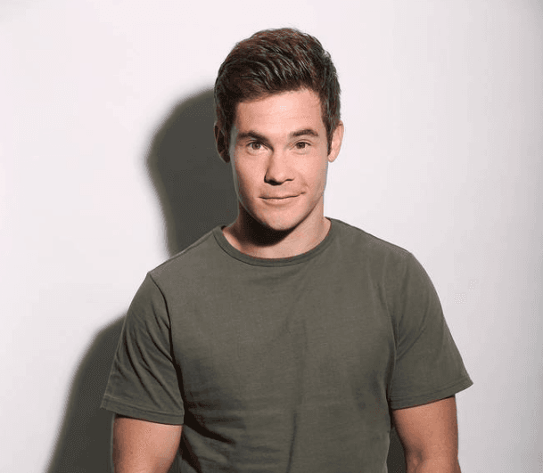 Aksidenti në moshën 11-vjeçare vazhdon ta rrezikojë jetën e Adam Devine