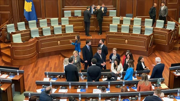​Kurti dhe ministrat japin dorëheqje nga postet e tyre