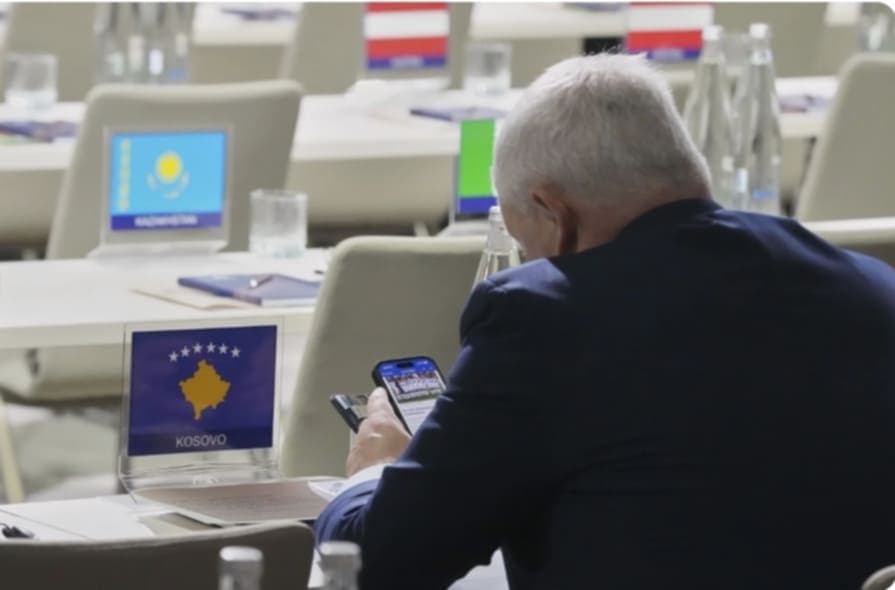 Kosova përfaqësohet me simbolet shtetërore në Kongresin e 49-të të UEFA-s në Beograd, reagime të ashpra në Serbi