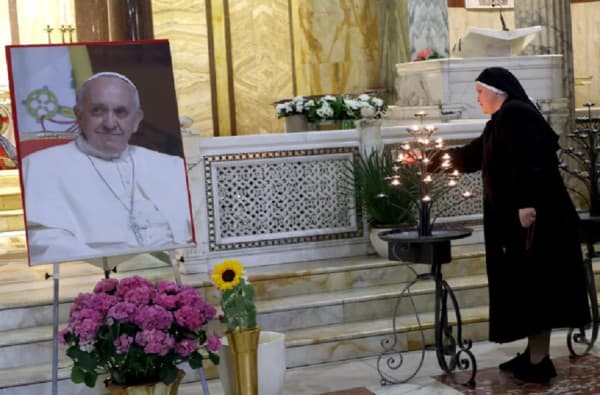 ​Romë, ceremonia e varrimit të papa Françeskut caktohet të shtunën