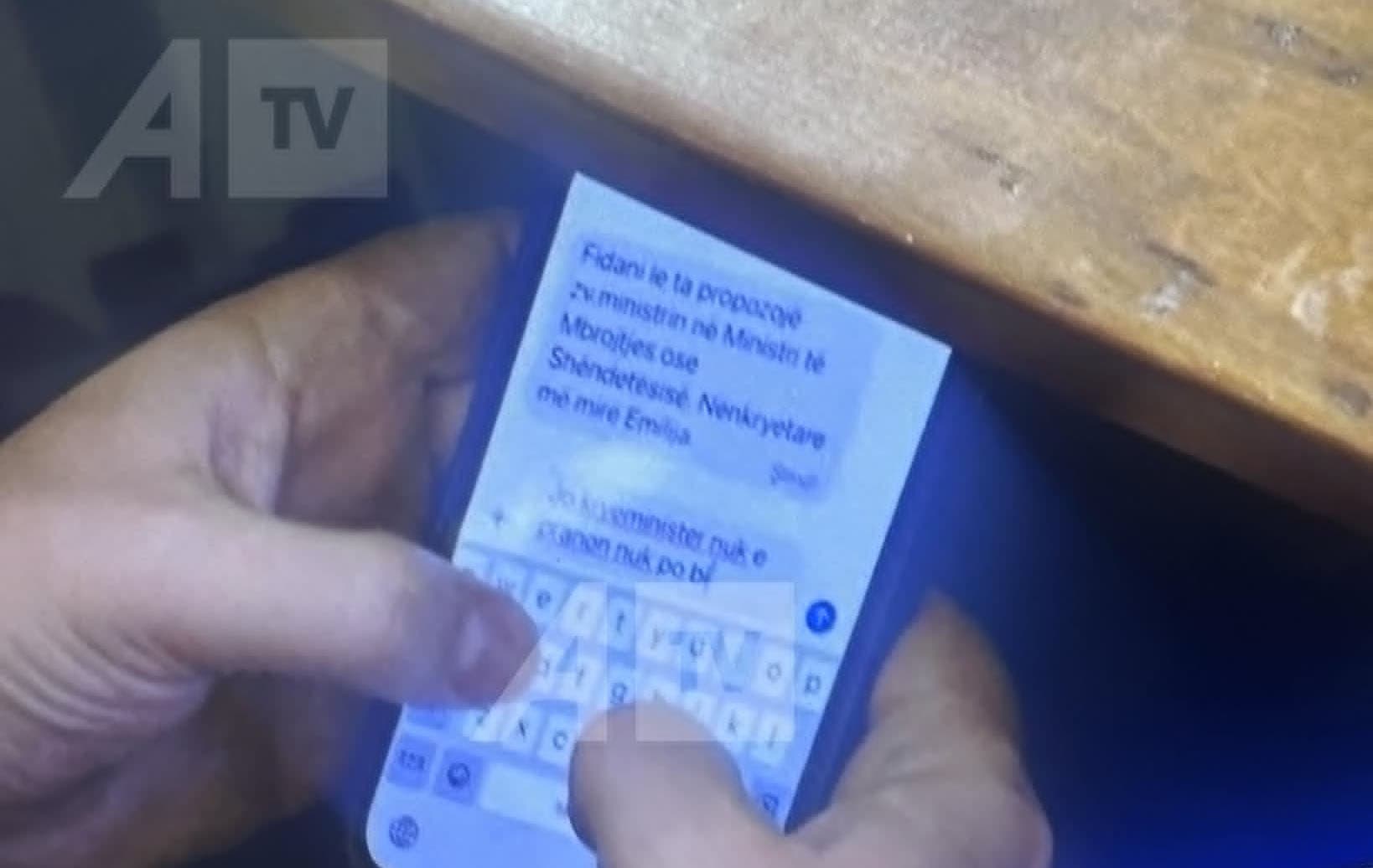Damka kapet duke diskutuar ndarjen e pozitave me Kurtin gjatë seancës konstituive