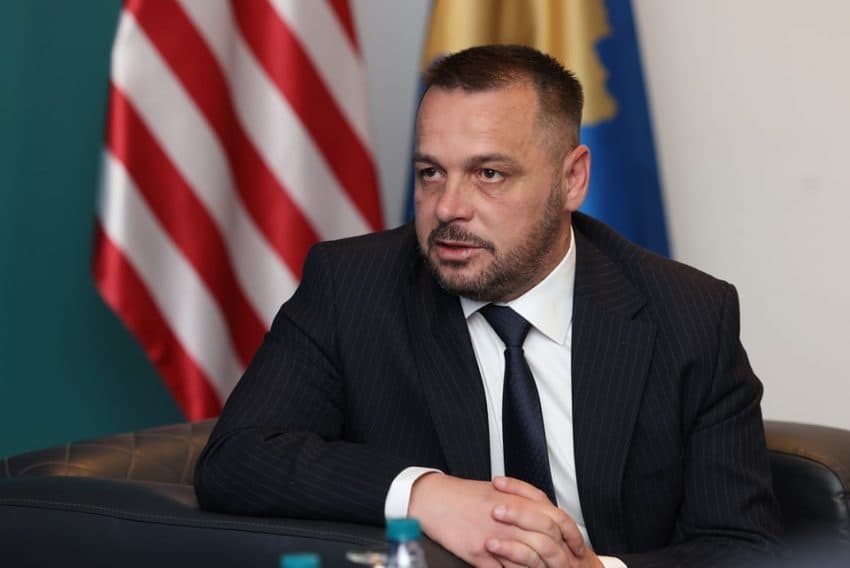 Ministri i Mbrojtjes flet për arrestimin e ish-pjesëtarit të FSK-së