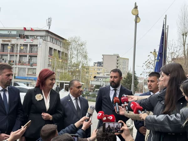 ​Krasniqi dhe Rexhepi pro Qeverisë Kurti