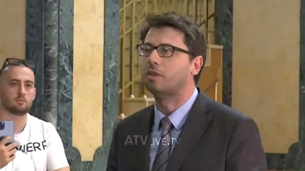 Murati: Opozita po bllokon Kuvendin, Kushtetuta kërkon që të gjithë deputetët të votojnë për Kryesinë