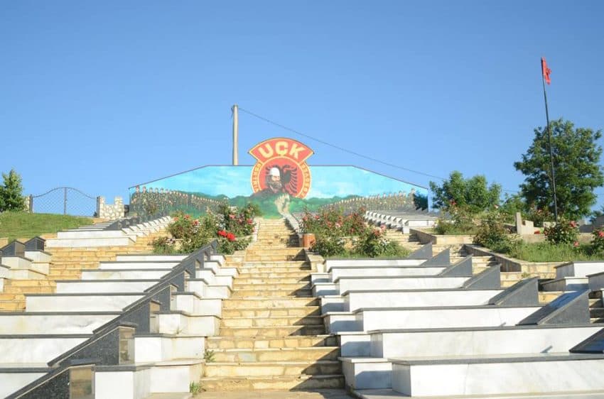 Sot përkujtohen dëshmorët dhe martirët në Kaçanik, në homazhe edhe kryeministri Kurti