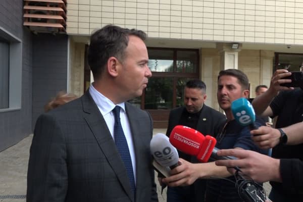 ​Para vazhdimit të seancës konstituive, Peci: Duhet me i thirr zërit të arsyes me gjet zgjidhje