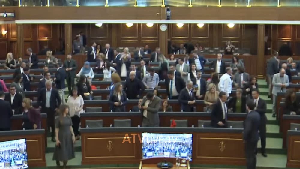 Konjufca kërkon marrëveshje politike, seanca ndërpritet – Kuvendi vazhdon të mërkurën