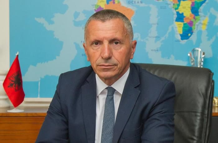 Kamberi refuzon ftesën e Vuçiq: Shqiptarët nuk do marrin pjesë në konsultimet për qeverinë e re