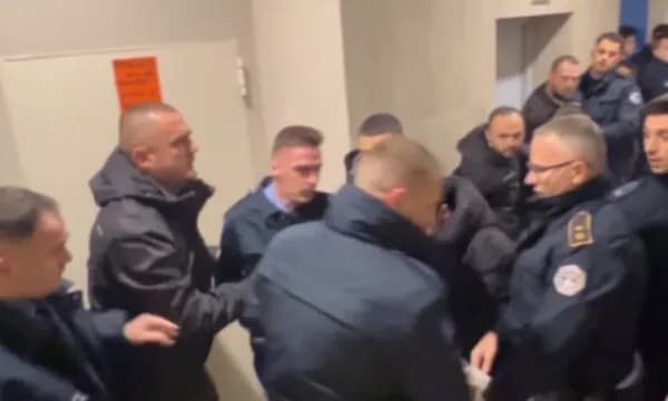 ZRRE-ja del me reagim për protestën kundër shtrenjtimit të rrymës ku u arrestuan 12 aktivistë