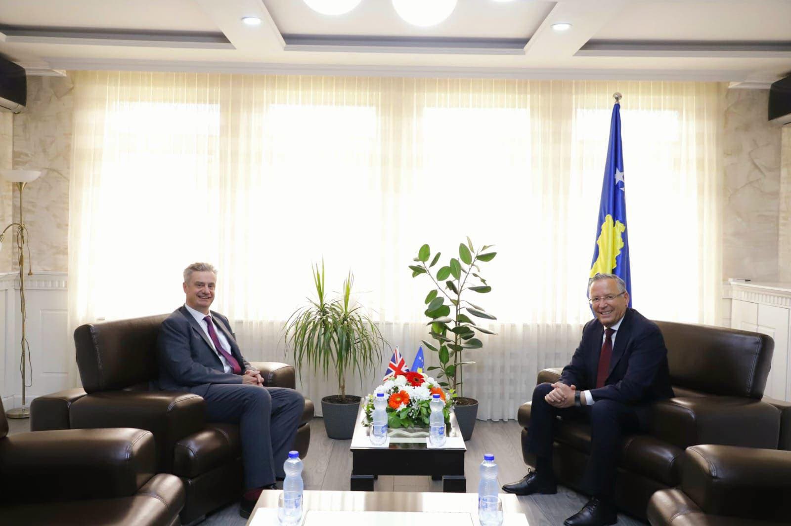 Bedri Hamza takon ambasadorin britanik: Diskutuam për zhvillimet politike dhe krijimin e institucioneve të reja
