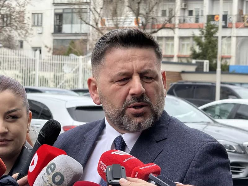 Berisha: Abdixhiku nuk po guxon të shkojë i vetëm në koalicion me LVV-në