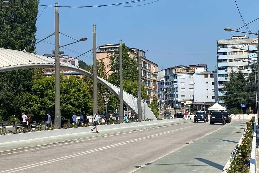 ​Dëmtim i shenjave publike në Zveçan, Policia nis hetimet