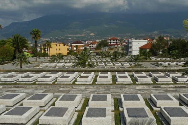 ​Përkujtohet Dita e Dëshmorëve në Shqipëri
