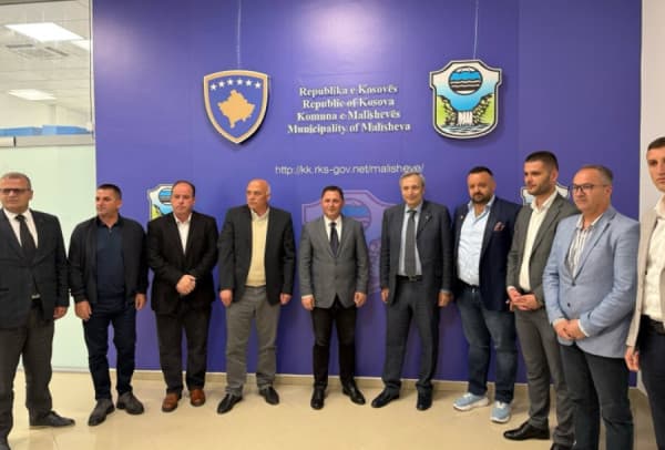 ​Stërnipi i Skënderbeut nderohet me mirënjohje nga Komuna e Malishevës