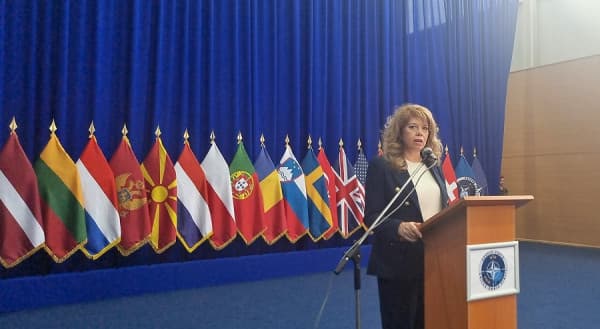 Iotova: Trupat bullgare në Kosovë qëndrojnë si garanci e stabilitetit rajonal