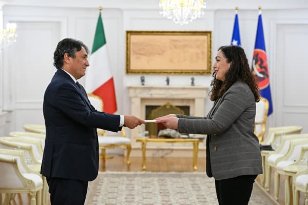 ​Osmani pranoi letrat kredenciale nga ambasadori i ri i Italisë